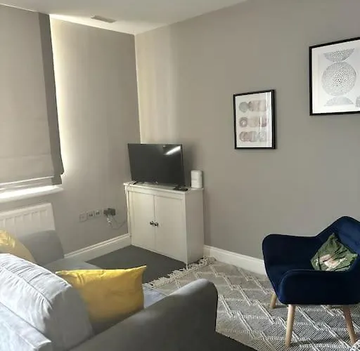 The One-Bedroom Central Brighton Retreat